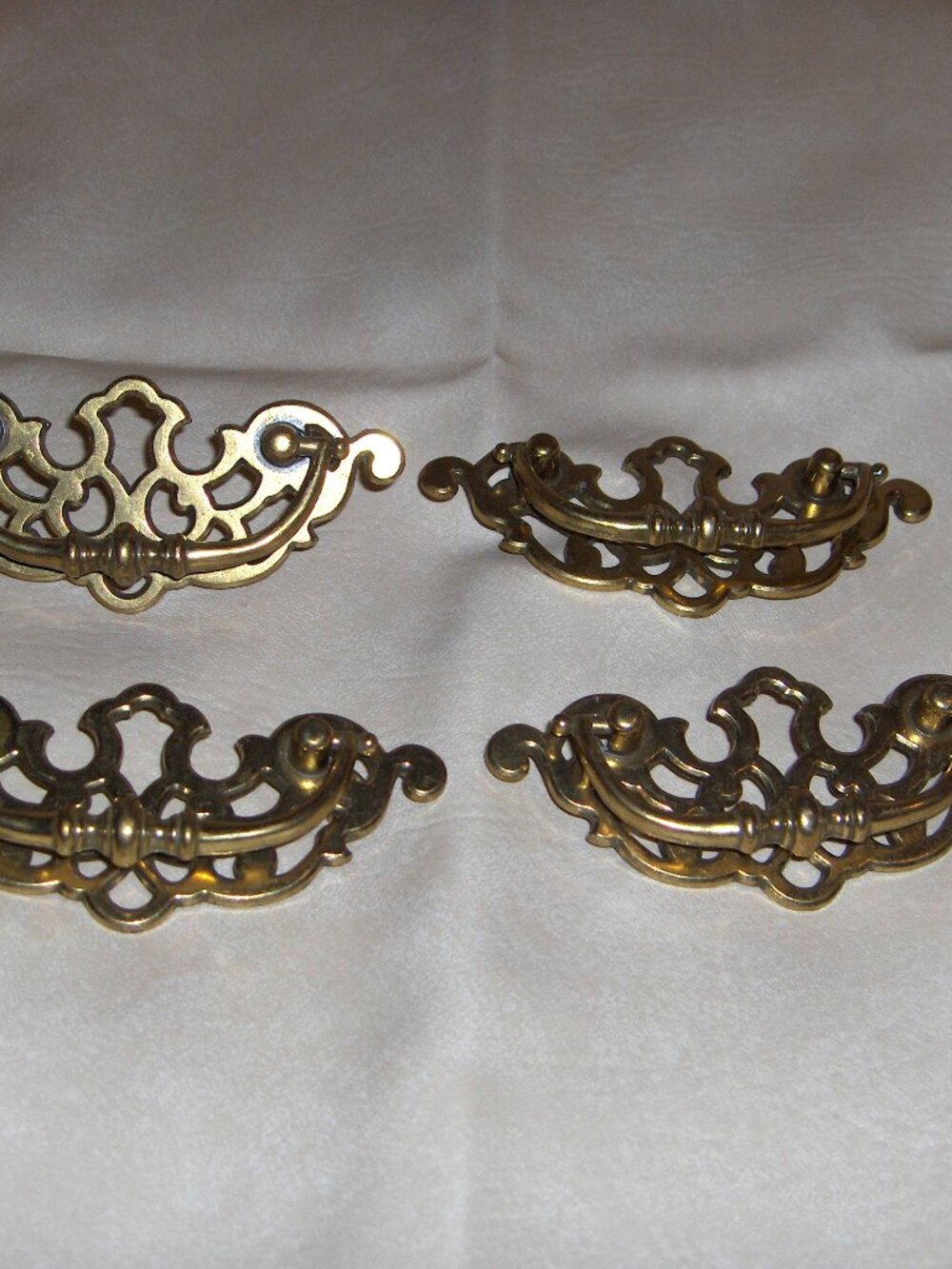 Brass drawer pulls, lot of 4